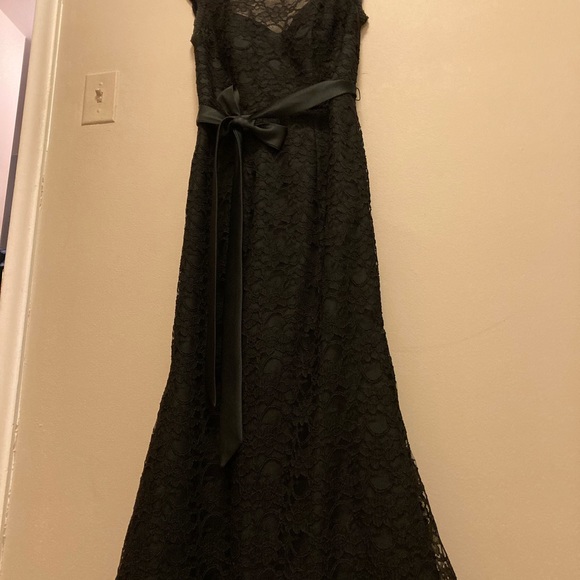 Mori Lee lace evening gown with V back - Picture 8 of 12